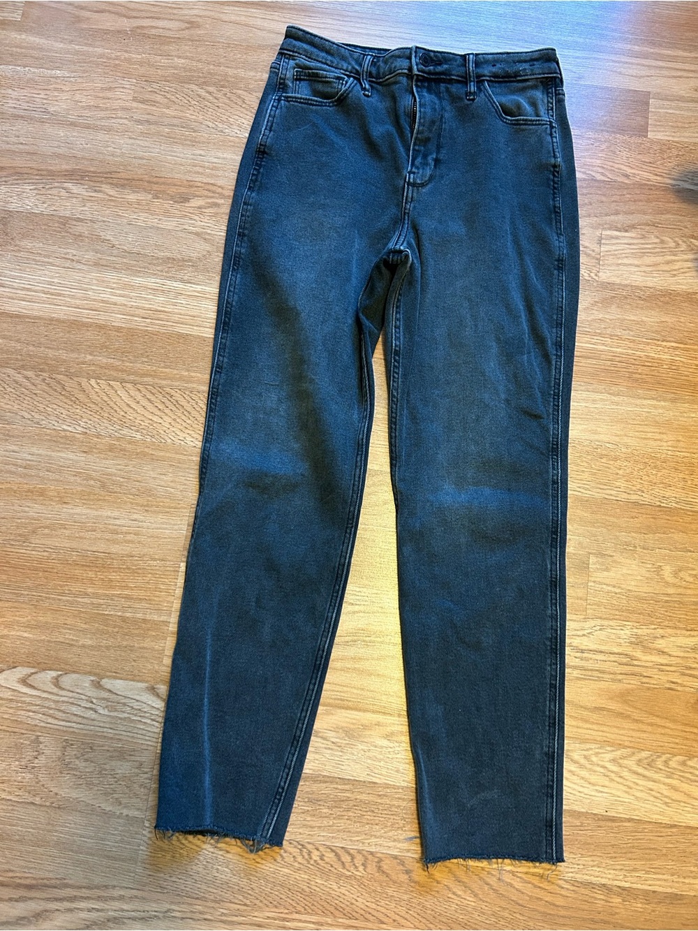 Hollister High-Rise Straight women’s Jeans in Washed Black.Size W26 L27